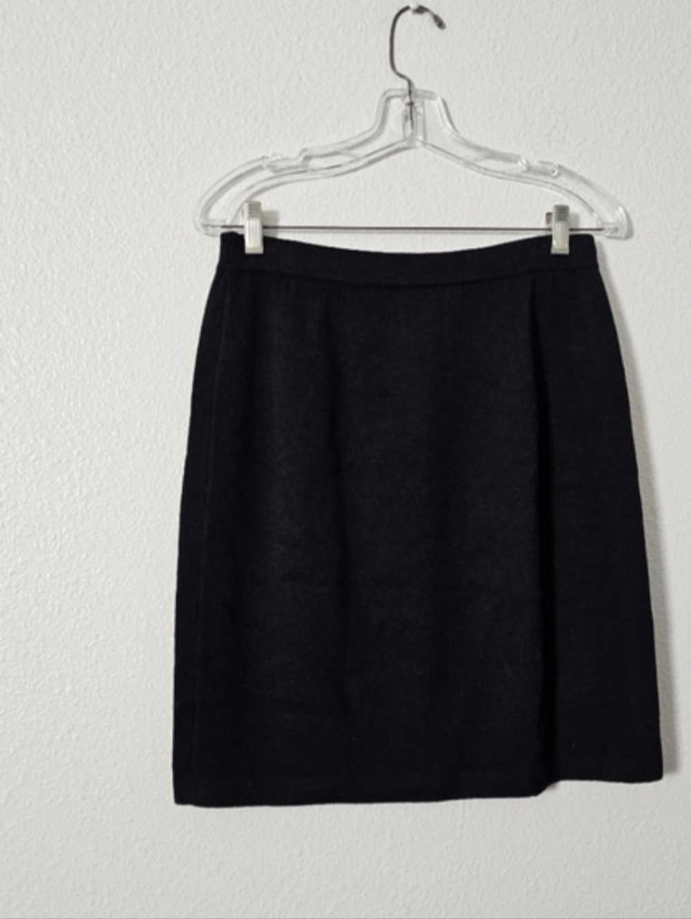 St. John Classic Black Pencil Skirt Sz 6